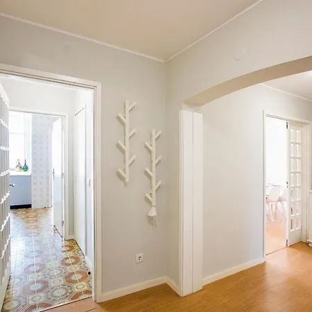 3br With Balcony And Free Parking By Lovelystay *