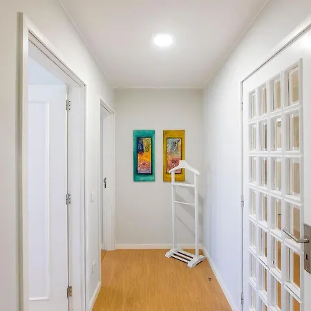 3br With Balcony And Free Parking By Lovelystay