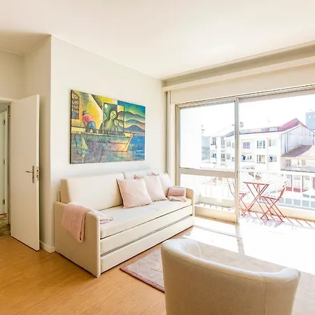 3br With Balcony And Free Parking By Lovelystay * Porto