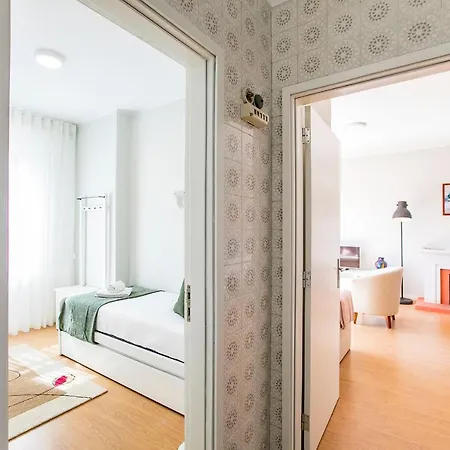 3br With Balcony And Free Parking By Lovelystay *